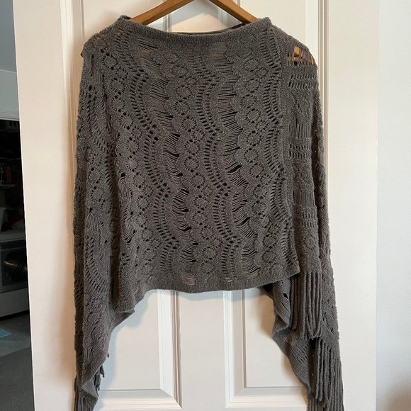 Soft, warm grey poncho - Picture 1 of 1